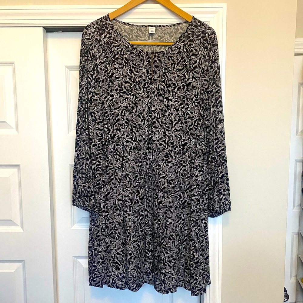 Old Navy black & white floral, long sleeve dress, size XL